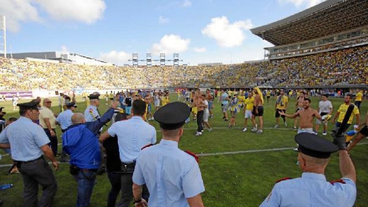 El Estadio de Gran Canaria acabó convertido en un cementerio.e;