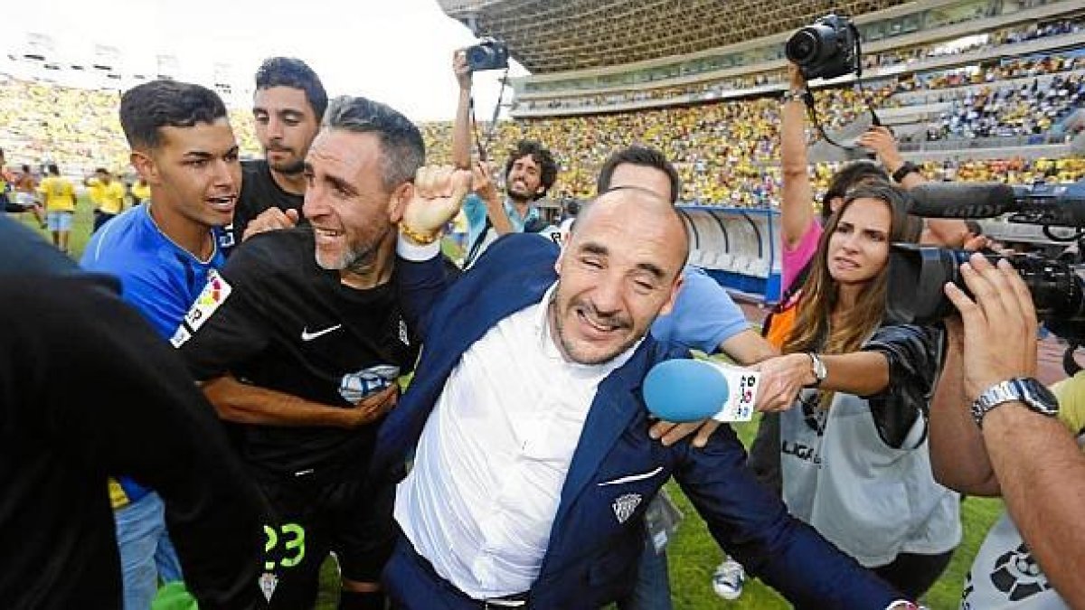 Ferrer estalla de alegría tras conseguir el ascenso a Primera con el Córdoba.tyle>.apqj{po