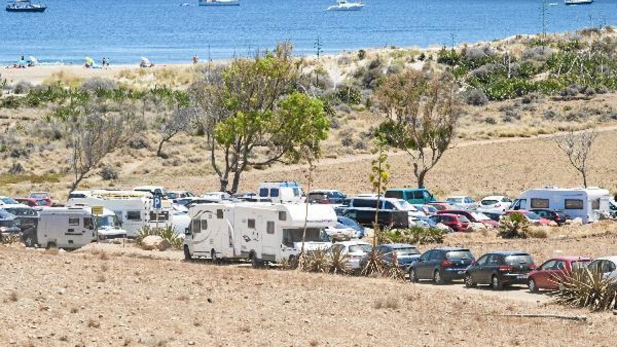 Aparcamiento en Genoveses a 5 euros.