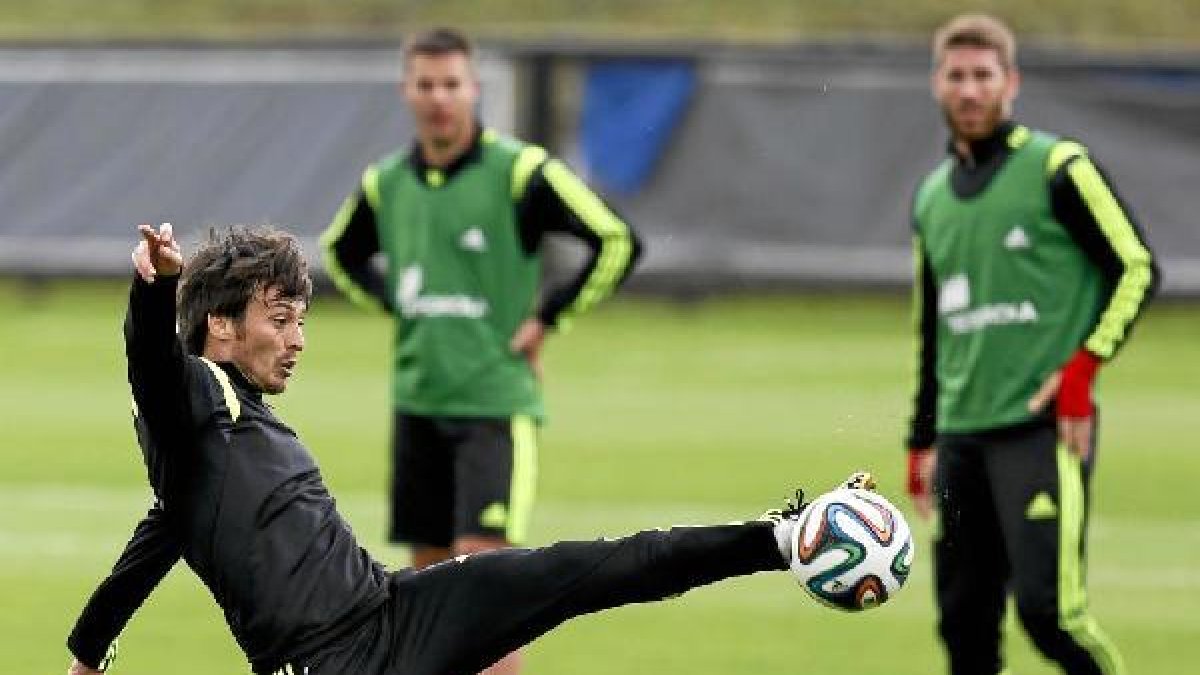 David Silva, en el entrenamiento de la Selección.e;clip:rect(46