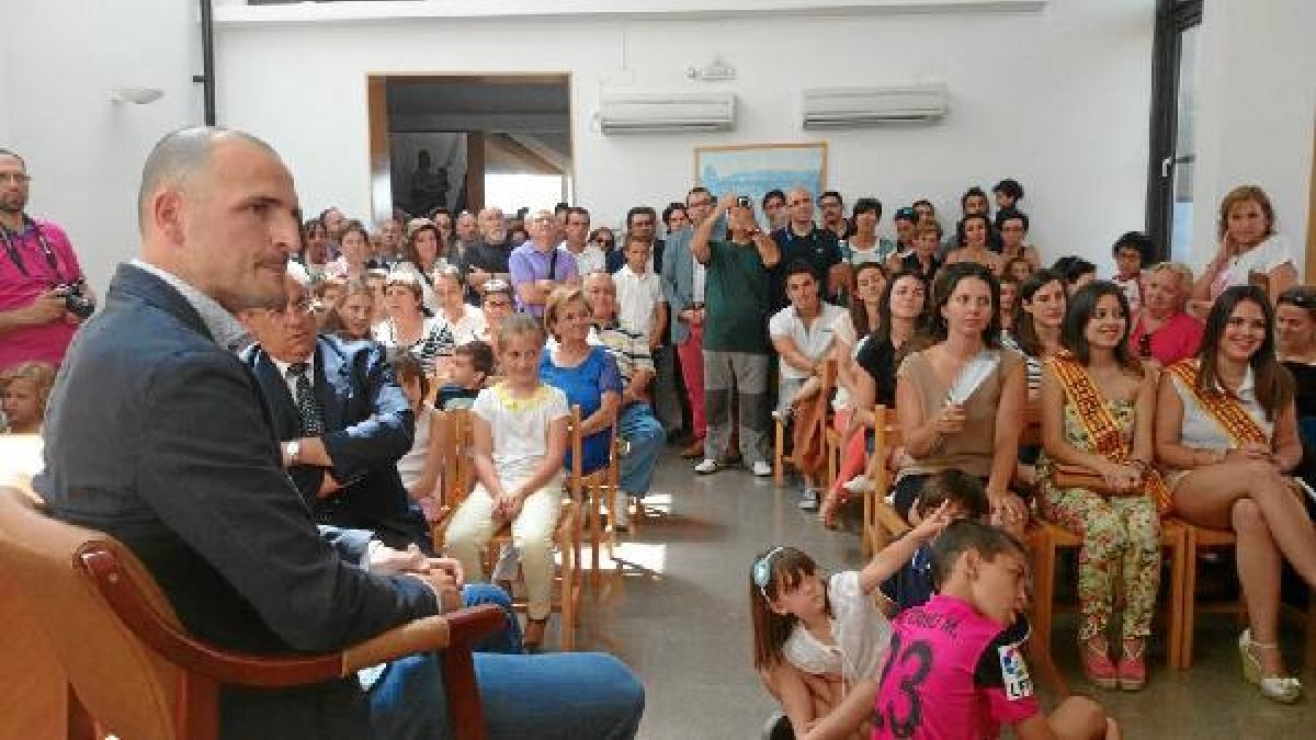 Soriano en el Salón de Plenos del Ayuntamiento de Alfamén.e;cli