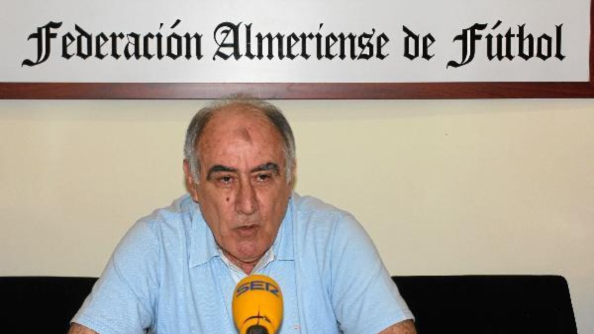Martín Doblado en su despacho de la Federación.