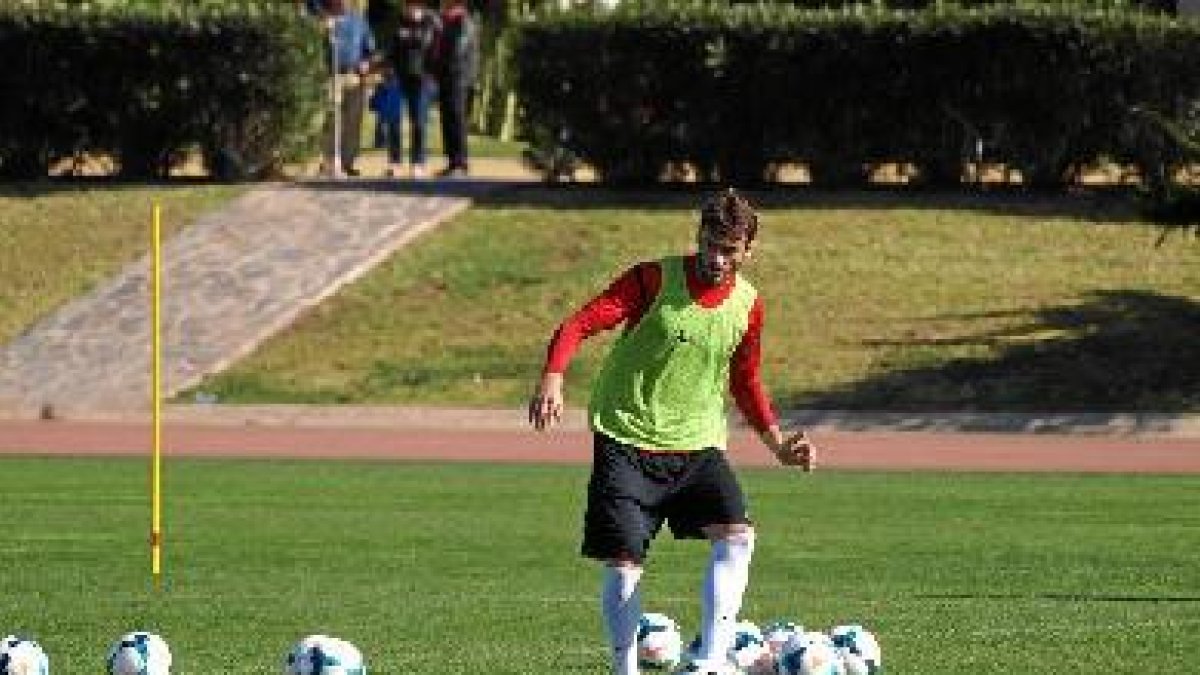 Torsiglieri se aleja del Almería.o,46