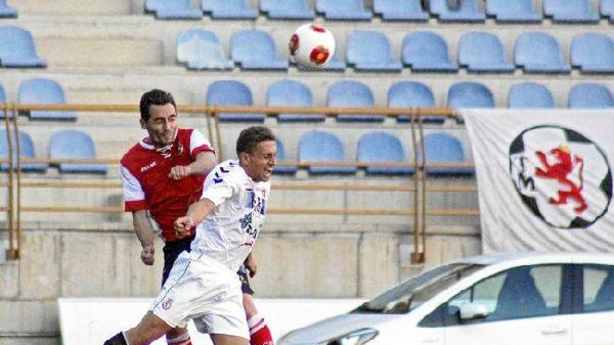 José Antonio cambia la Cultural Leonesa por el Levante B.e;clip