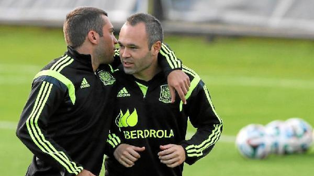 Jordi Alba y Andrés Iniesta.o,469px);