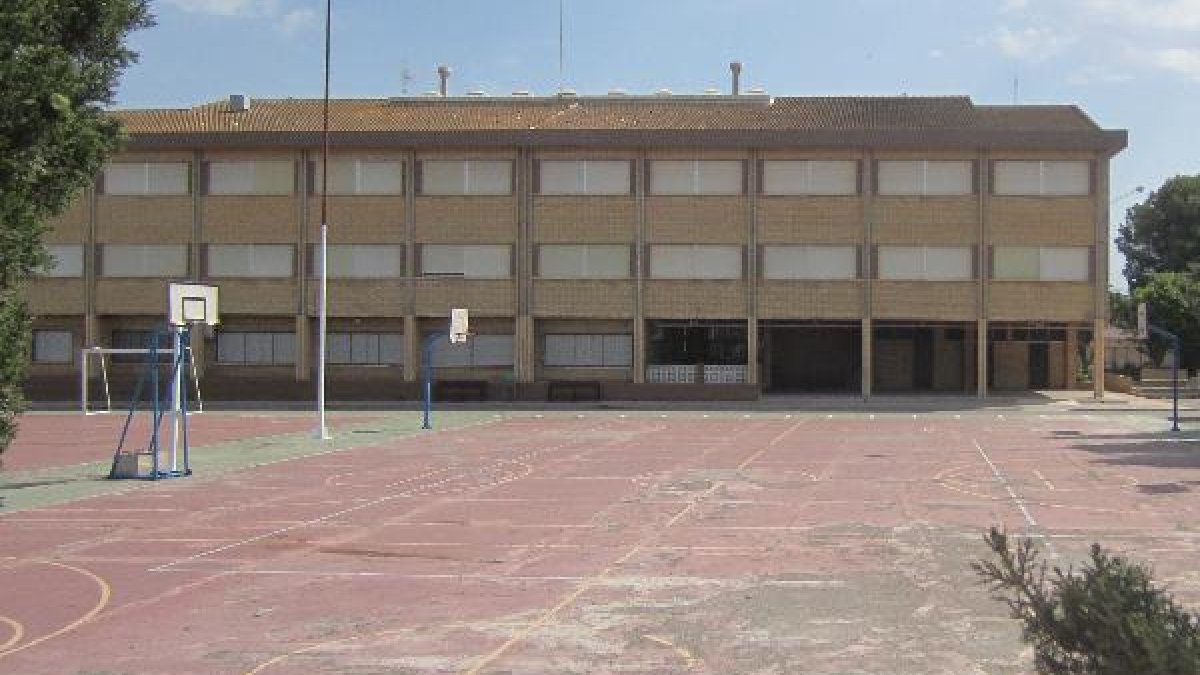 Imágenes proporcionadas por el AMPA sobre el estado del colegio.tyle>.apqj{position:absolu