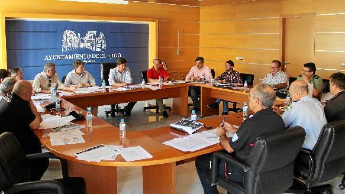 Reunión de la Junta Local de Seguridad en El Ejido.e;clip:rect(