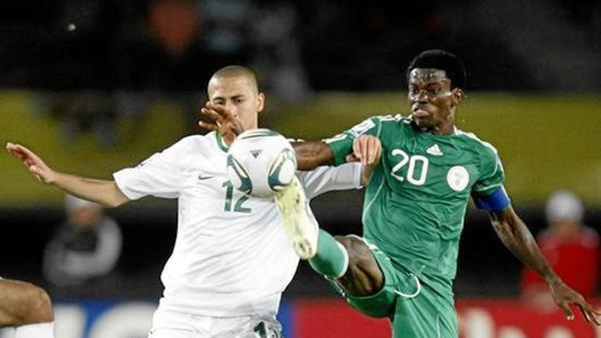 Ramón Azeez, con Nigeria.o,469px);}</