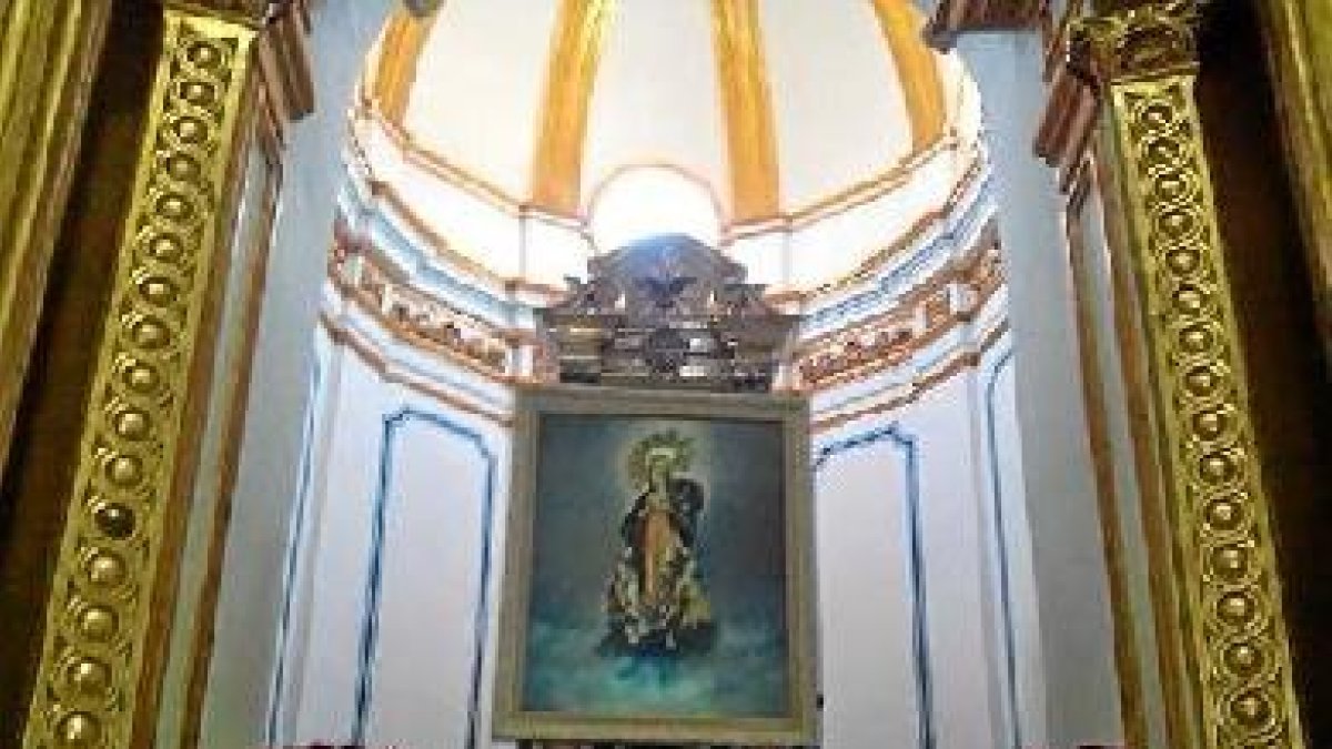 cuadro colocado delante de la imagen durante los meses que dure la restauración.  tyle>.ap