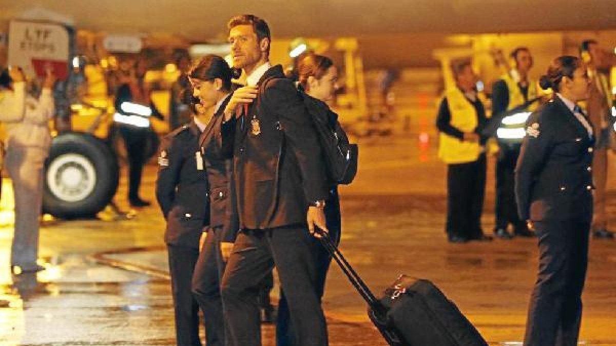 España regresó a Curitiba con un pie fuera del Mundial.e;clip:r