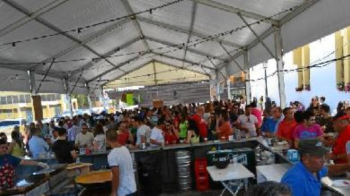 Foto de archivo de las fiestas de la Puebla de Vícar.e;clip:rec