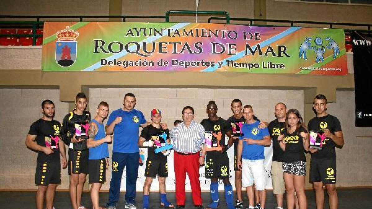 Concejal de Deportes de Roquetas y púgiles de la velada.e;clip: