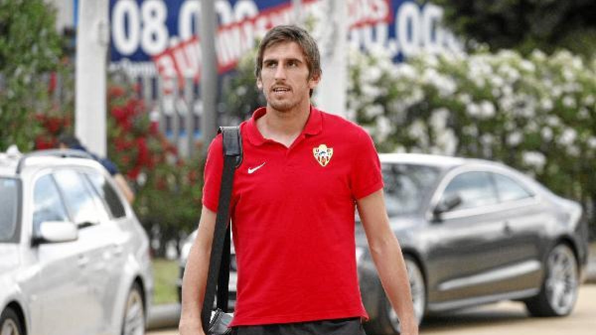 Julián Cuesta será del Almería.o,469p