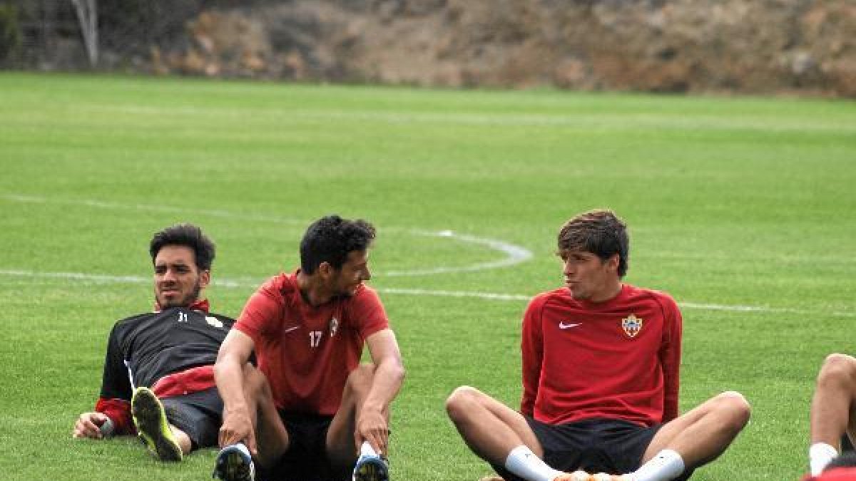 Antonio Marín, con Joaquín y Gianfranco en La Vega.e;clip:rect(