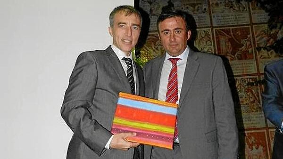 David Fernández Borbalán recogiendo el premio.x