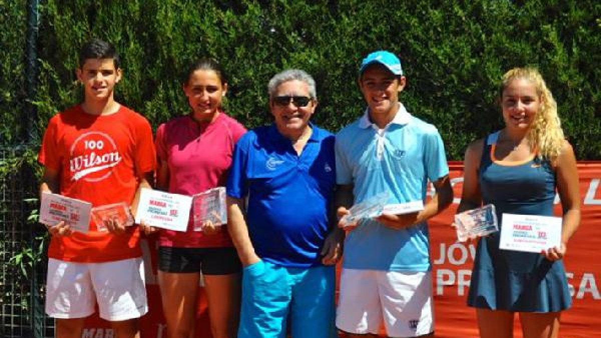 Paola Expósito, segunda por la izquierda.x,auto