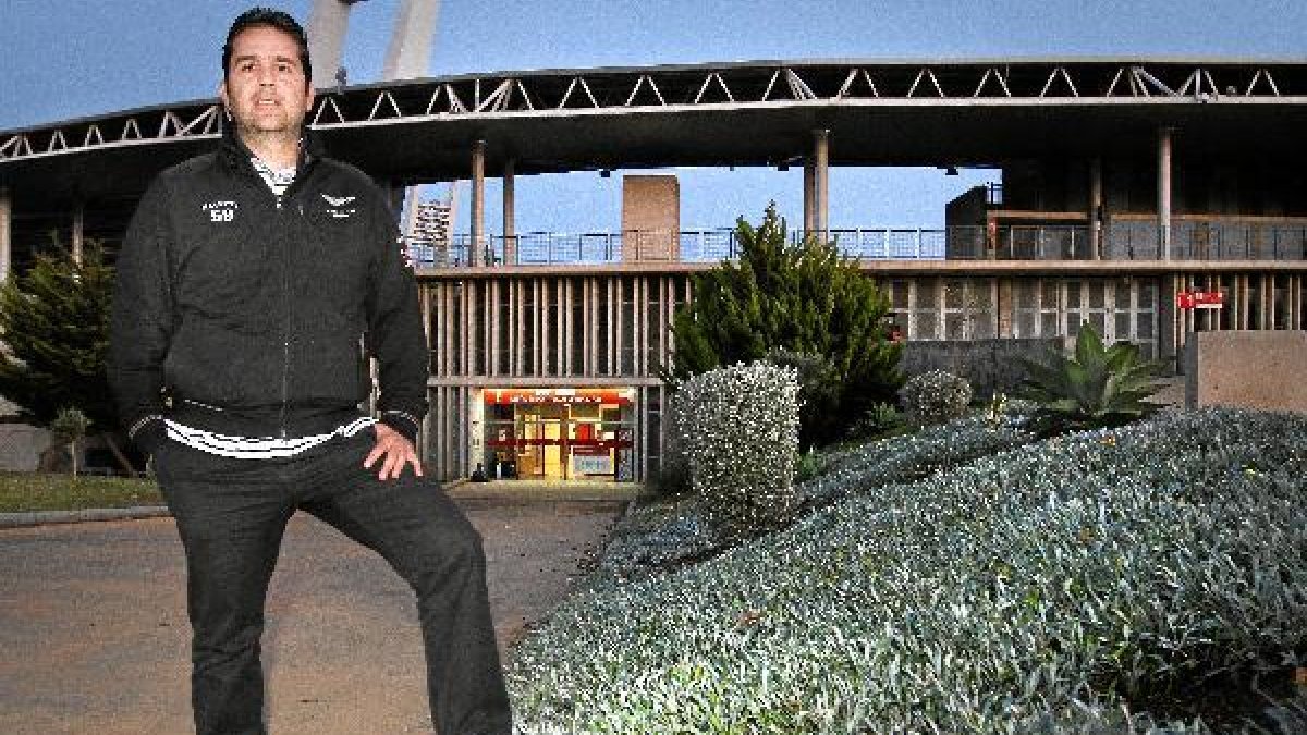 Alberto Benito vive sus últimos días en el Almería.e;clip:rect(