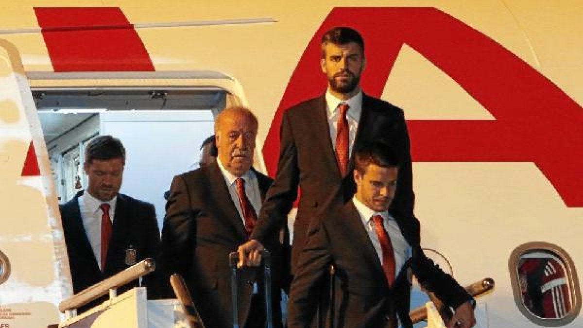 Cansados tras el largo viaje los internacionales ya están en Brasil.tyle>.apqj{position:ab