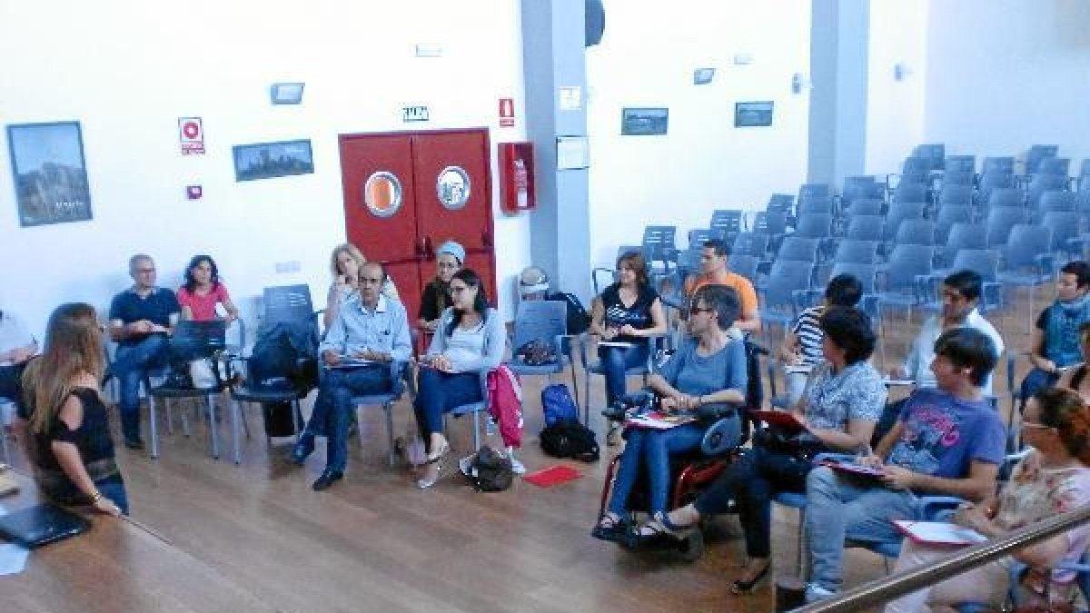 Voluntarios en la provinciao,469px);}