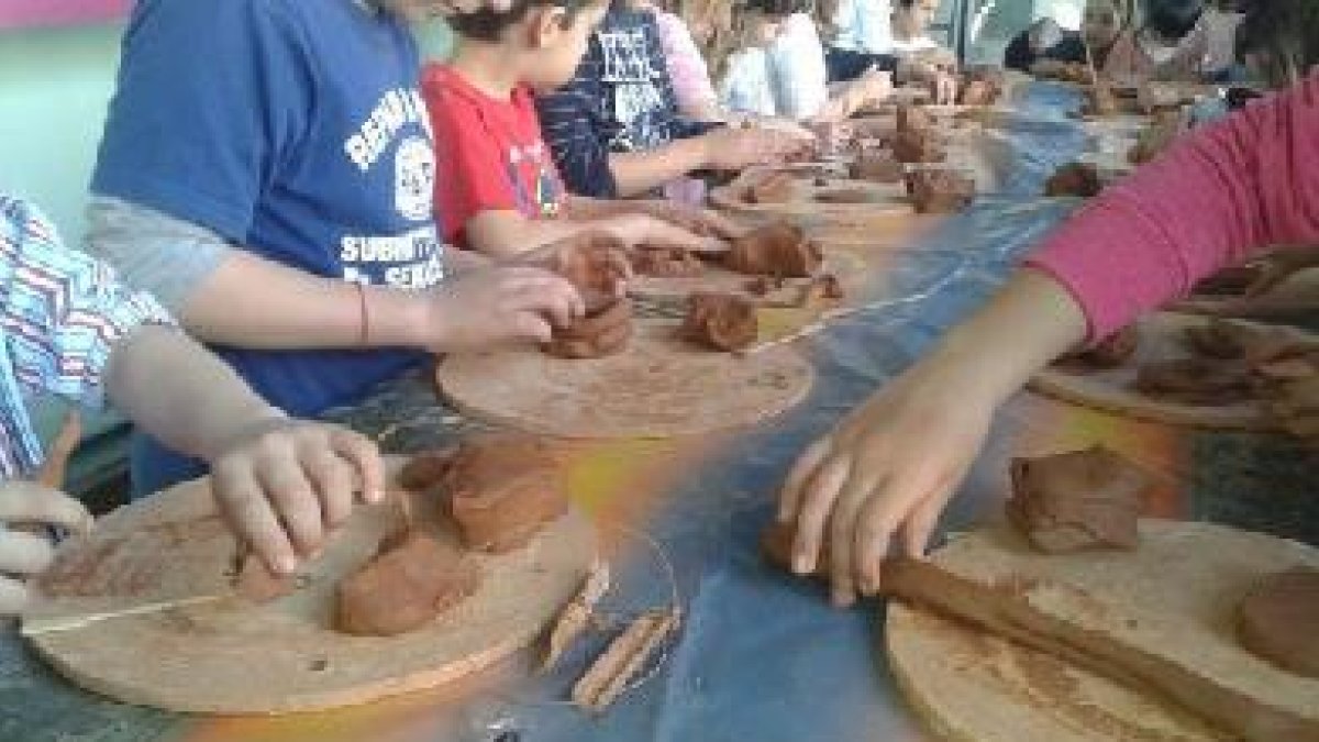 Taller infantil de Cerámica en el Museo de Almeríae;clip:rect(4