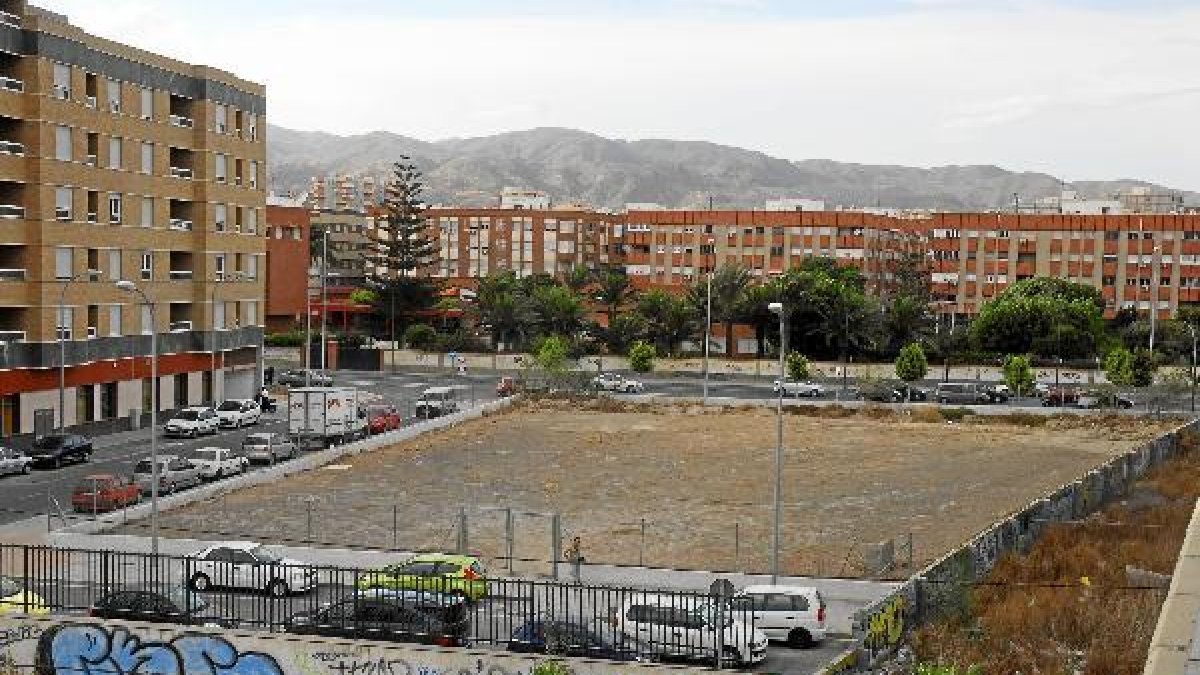 Parcela donde se proyecta la residencia de la UALe;clip:rect(46