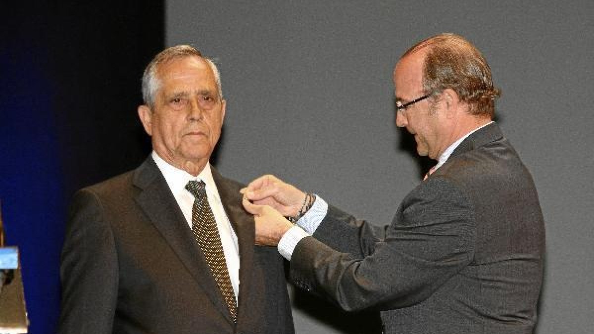 Escudo de oro para Juan Ortega.o,469p