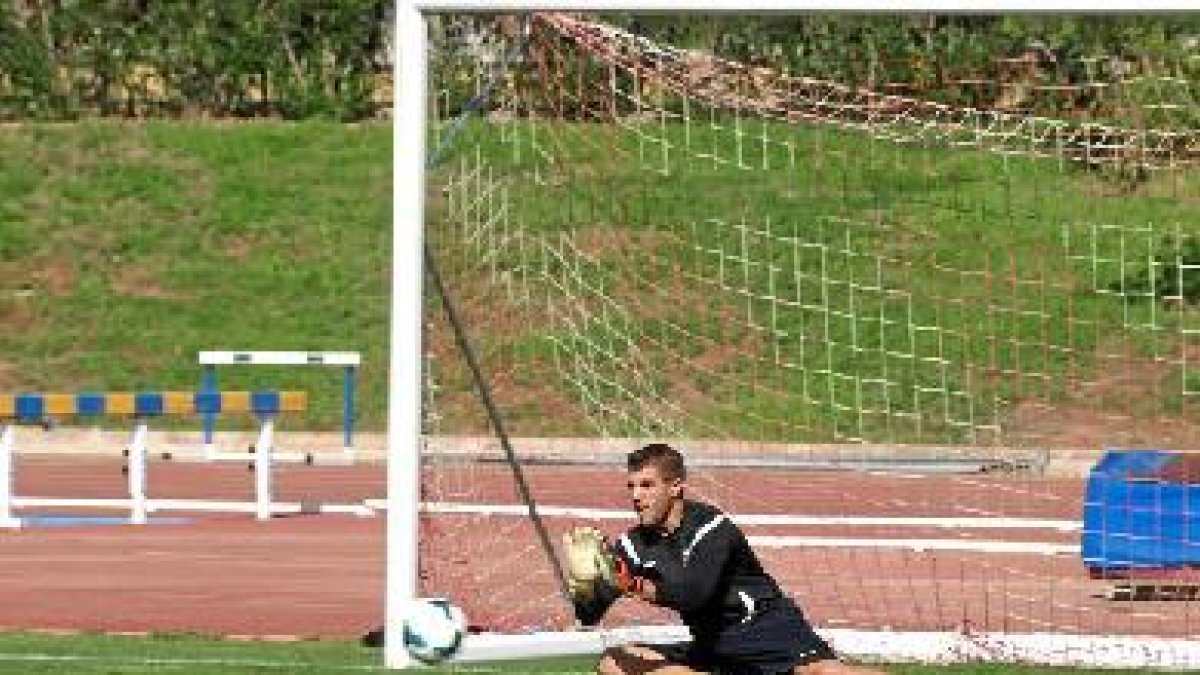 Víctor Ibáñez no seguirá en el Almería.x,auto,a