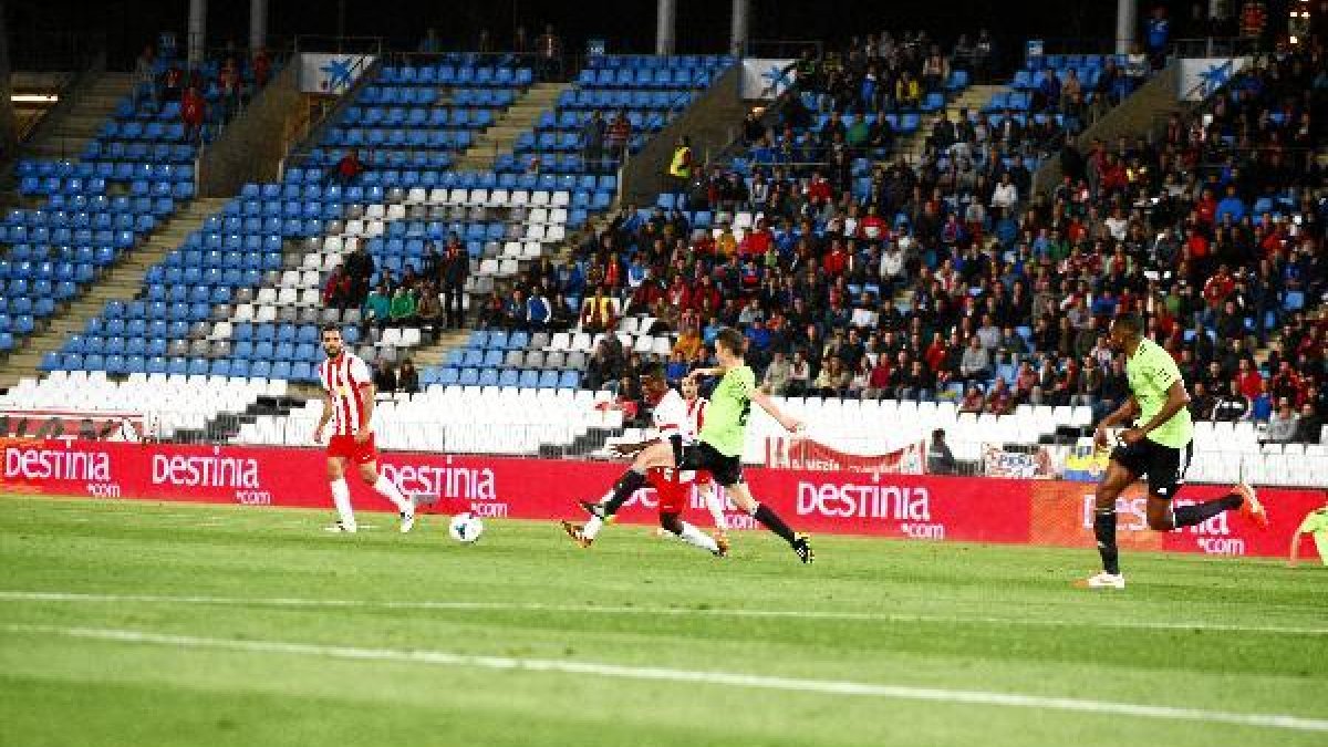 En el Almería-Osasuna se dio la peor entrada de la temporada con solo 8.958 aficionados.ty
