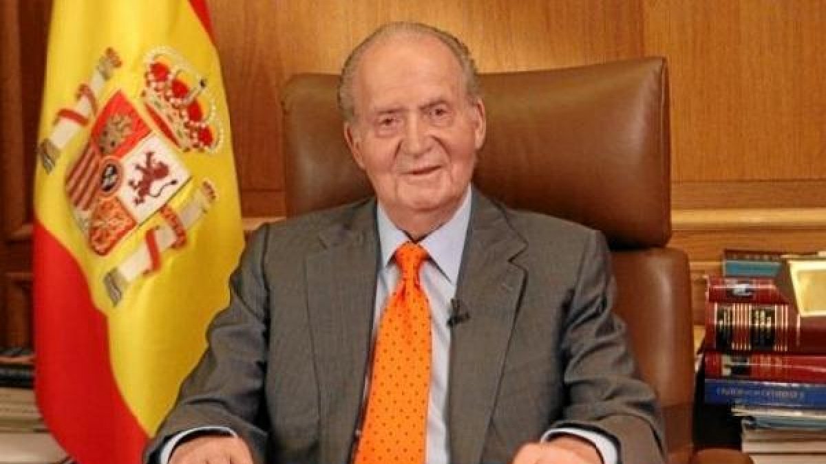 El Rey Don Juan Carlos, en su despacho de Zarzuelae;clip:rect(4