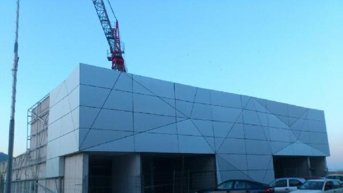 Estado actual del centro de salud en construcción.e;clip:rect(4