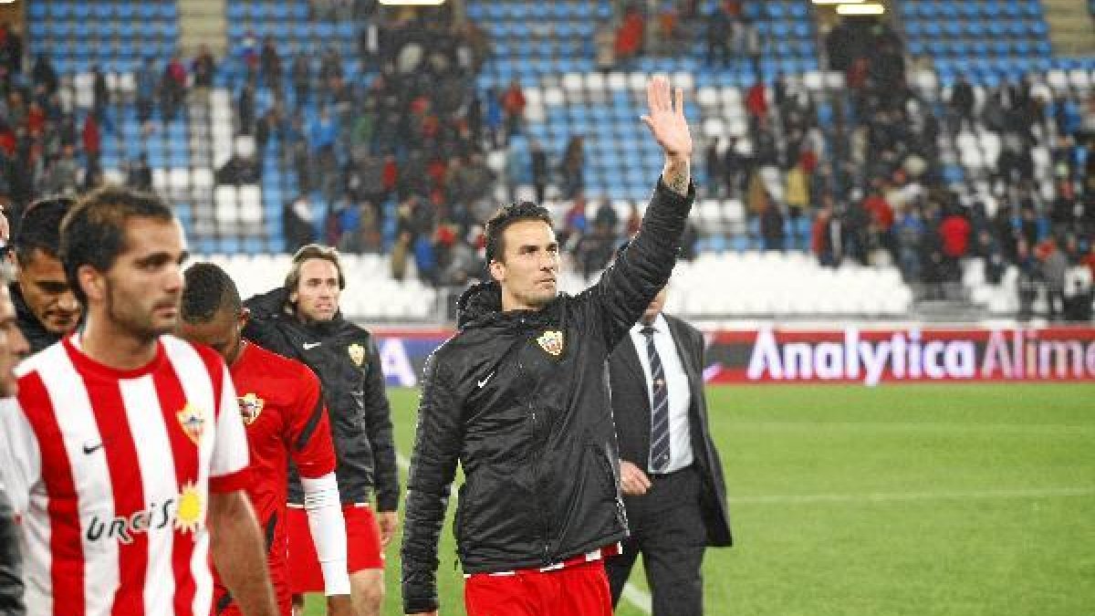 Óscar Díaz parece que no renovará en el Almería.e;clip:rect(469