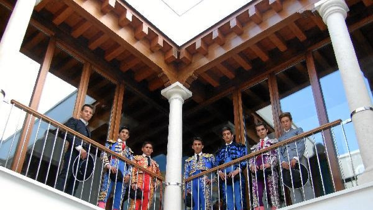 Posando en un balcón de la casa de hermandad del Prendimiento.e