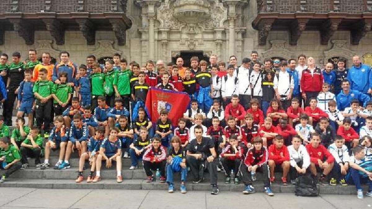 Foto de familia con el resto de equipos.x,auto,