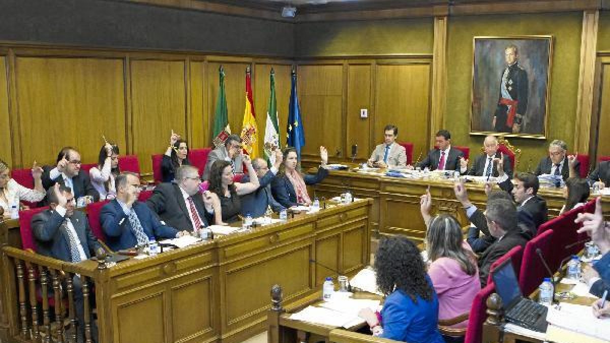Momento del pleno celebrado ayer en el que la sesión transcurrió con normalidad hasta que IU pregunt