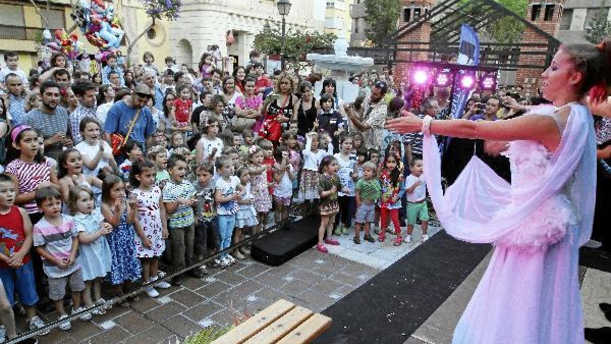 Espectáculo infantil en la pasada edición de la Noche en Blanco de Almeríatyle>.apqj{posit