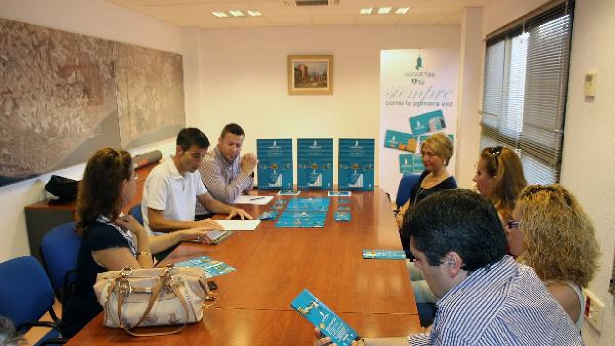 Reunión ayer de los comerciantes en el Ayuntamiento.e;clip:rect