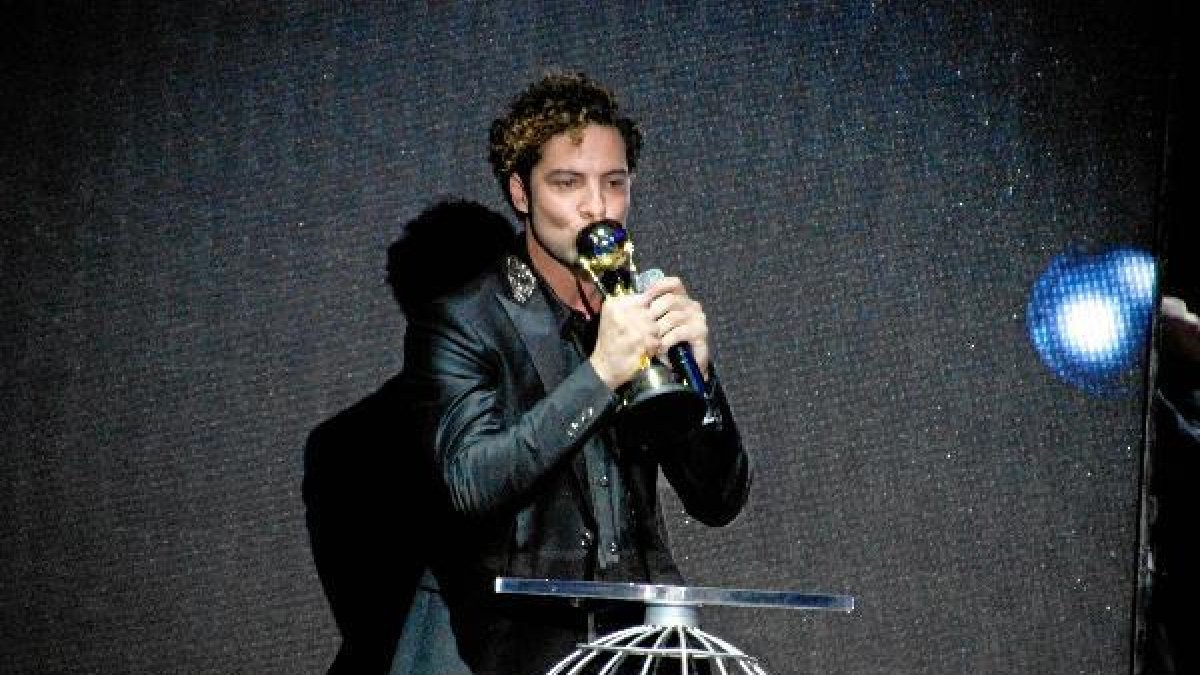 Bisbal recogió su galardón en una gala en Mónaco. e;clip:rect(4