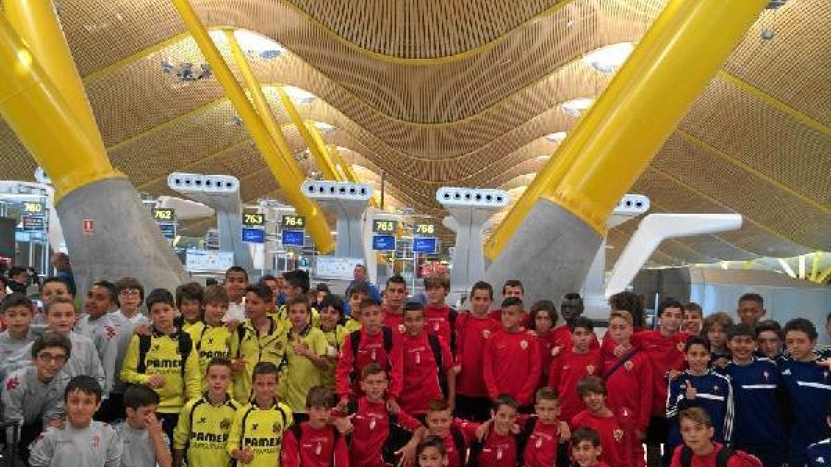 Los canteranos, antes de subir al avión.x,auto,