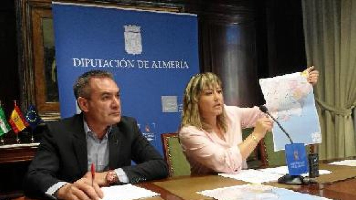 Marcelo López y Esperanza Pérez, diputados del PSOE.e;clip:rect