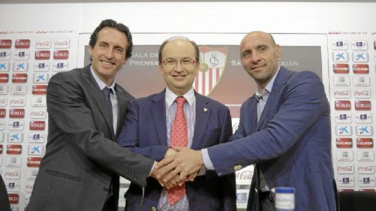 Emery en la rueda de prensa tras la renovación.