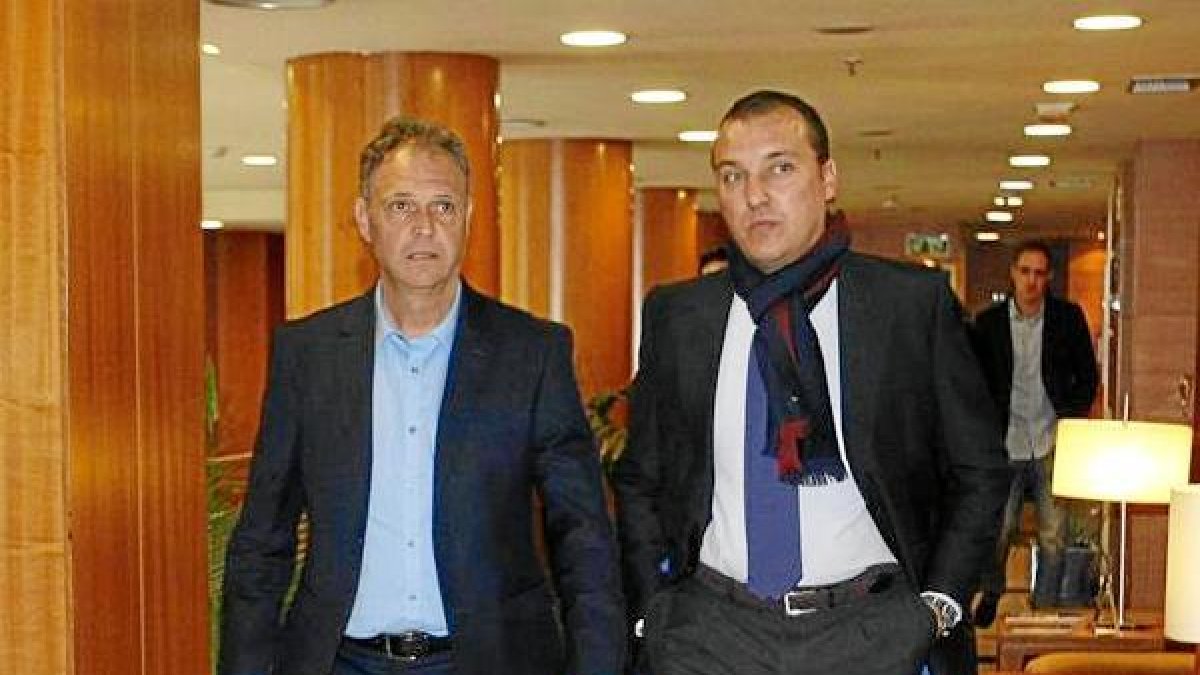 Eran buena pareja hasta ayer cuando Caparrós decidió cambiar de aires.tyle>.apqj{position: