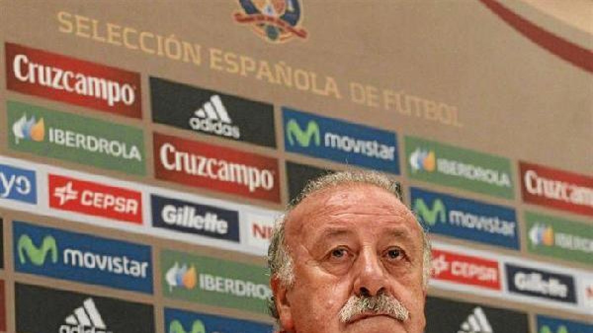 Vicente del Bosque tiene claro que ahora España es tema prioritario.tyle>.apqj{position:ab