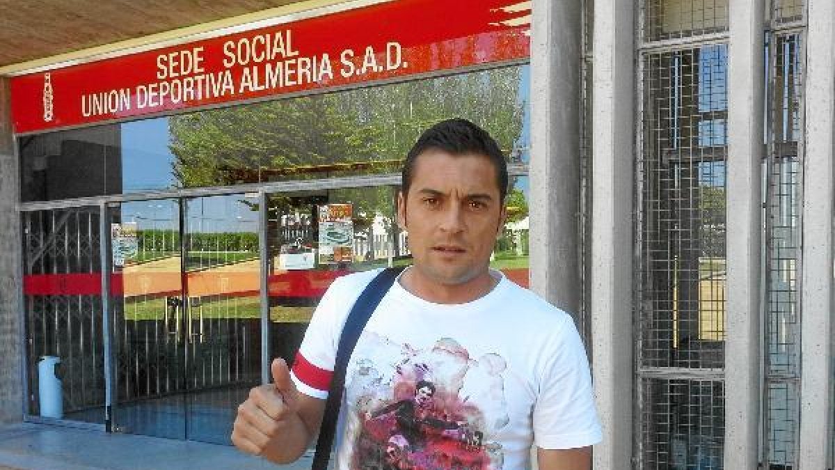 LA VOZ cazó a Francisco antes de que el club hiciera oficial la renovacióntyle>.apqj{posit