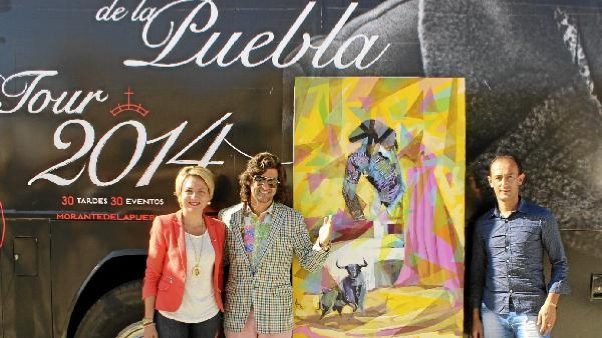 La cocnejal Cabrera, Morante y el autor del cartele;clip:rect(4