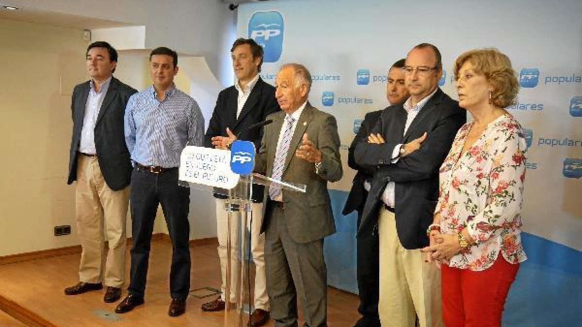 Rueda de prensa del PP, ayero,469px);