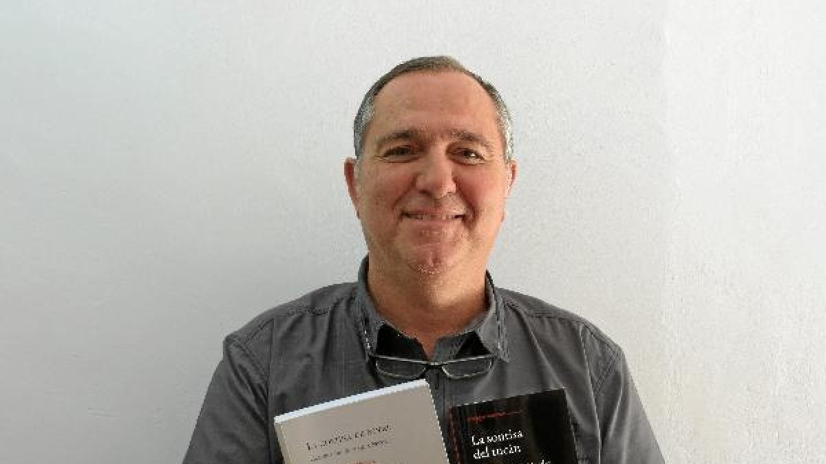 Manuel Reinaldo Méndez tiene dos ensayos publicados con la editorial Brosquil. tyle>.apqj{