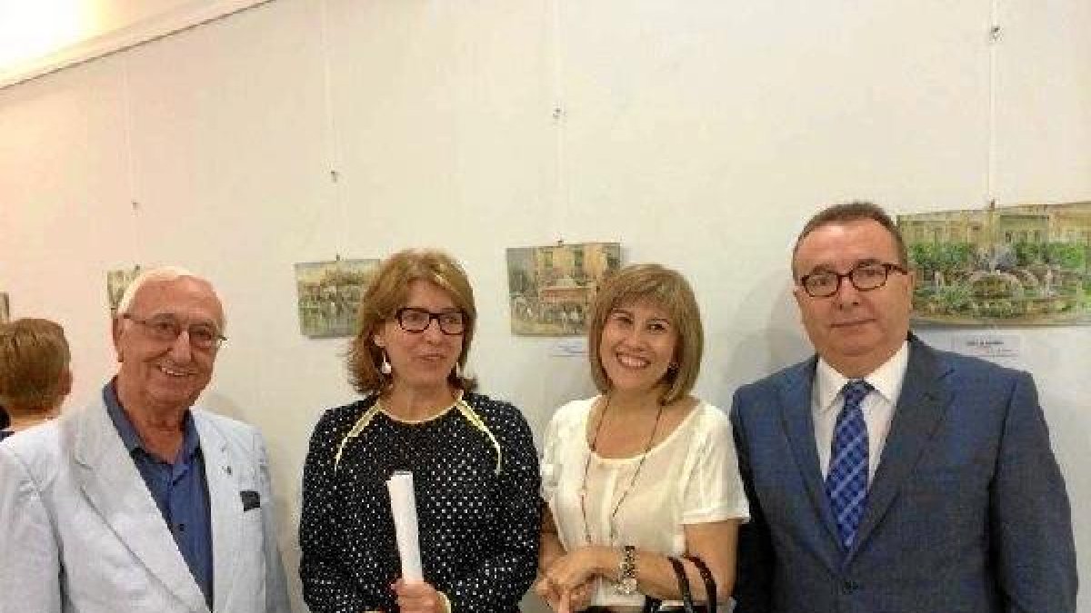 El hermano mayor de la Virgen del Mar, la directora del Centro Cívico Las Columnas, la presidenta d
