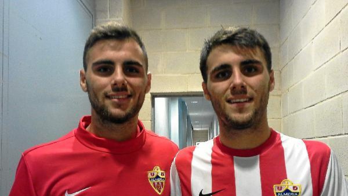 Los gemelos del Almeríao,469px);}