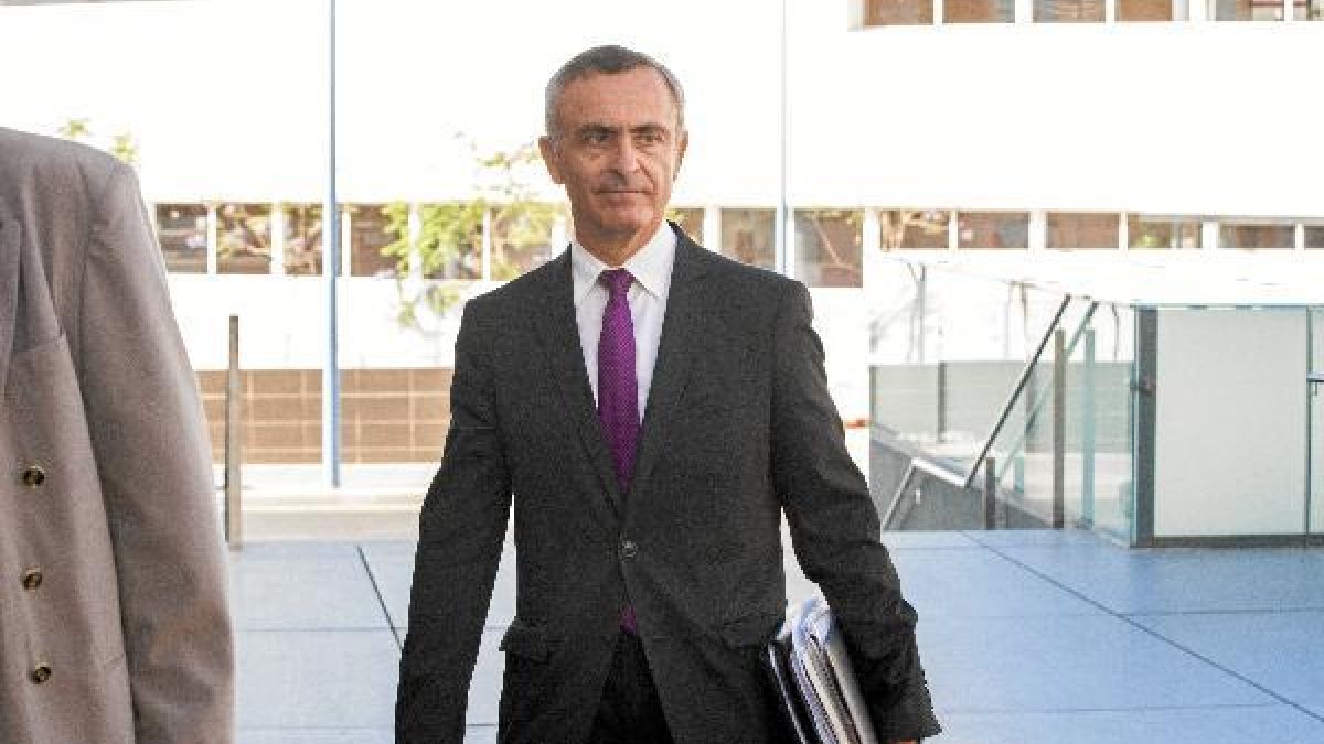 Usero llega a los juzgadoso,469px);}<