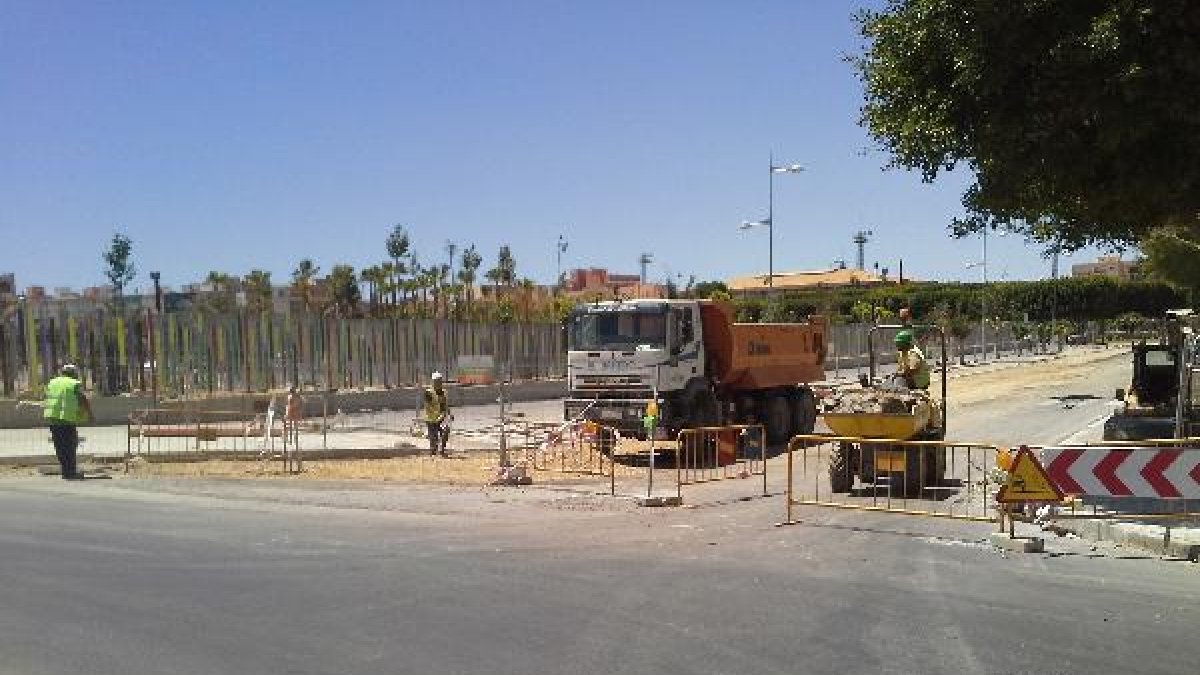 Obras en la calle Antonio Muñoz Zamora.x,auto,a